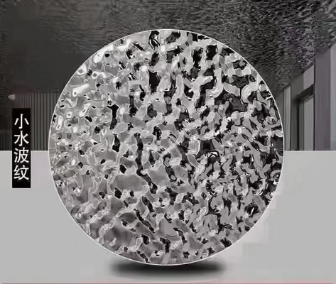 Éclairage métallique Sculpture en acier inoxydable à la figure Plaque ondulée à l' eau SS personnalisée